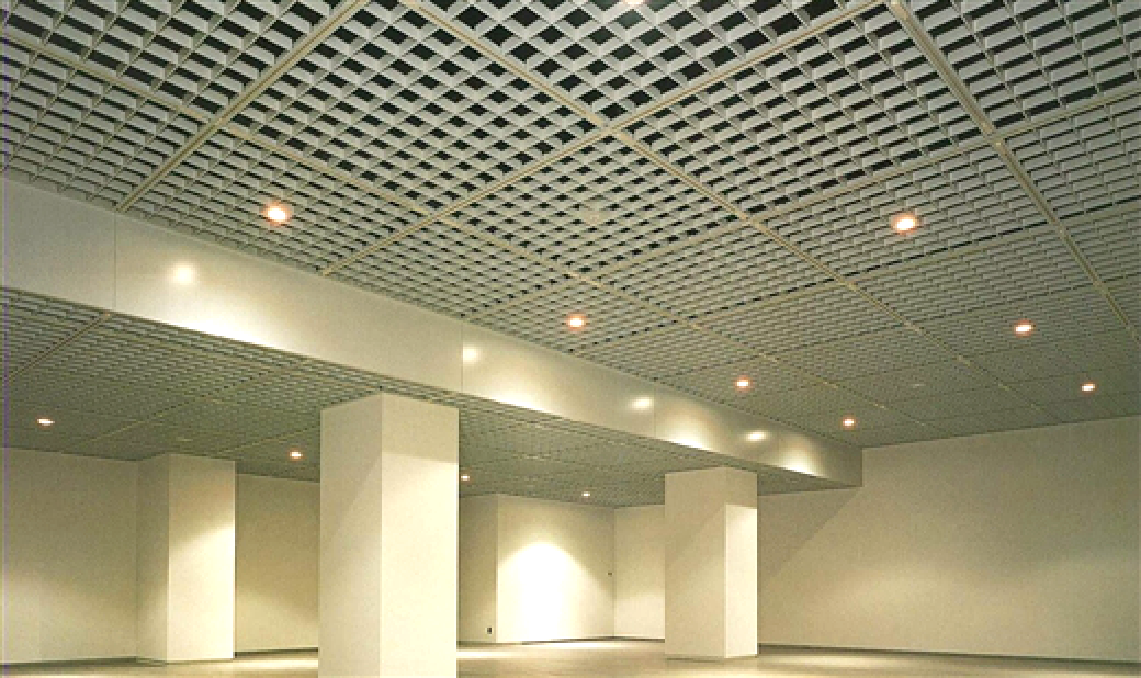 美術館　アルミ型材ルーバー天井
